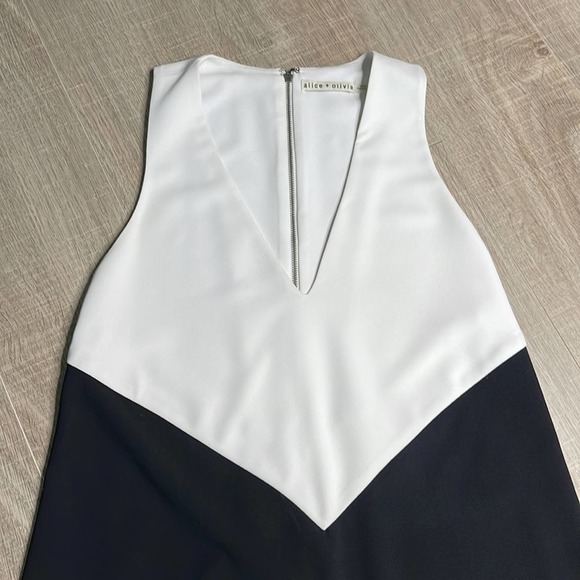 ALICE & OLIVIA Maya Colorblock Racerback Black White Deep V Sleeveless Dress - Picture 6 of 12